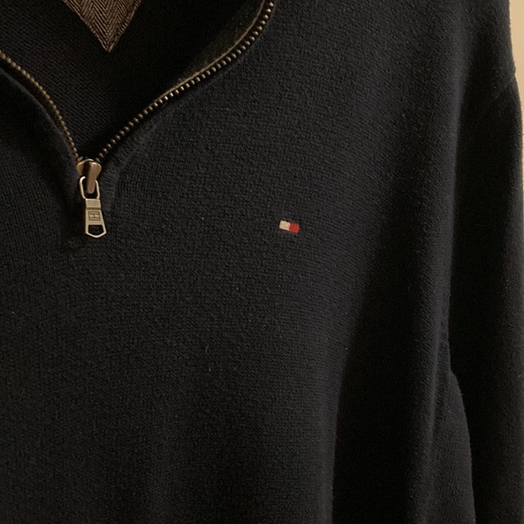 Tommy Hilfiger Men’s Large Sweater/Shirt - Picture 3 of 4